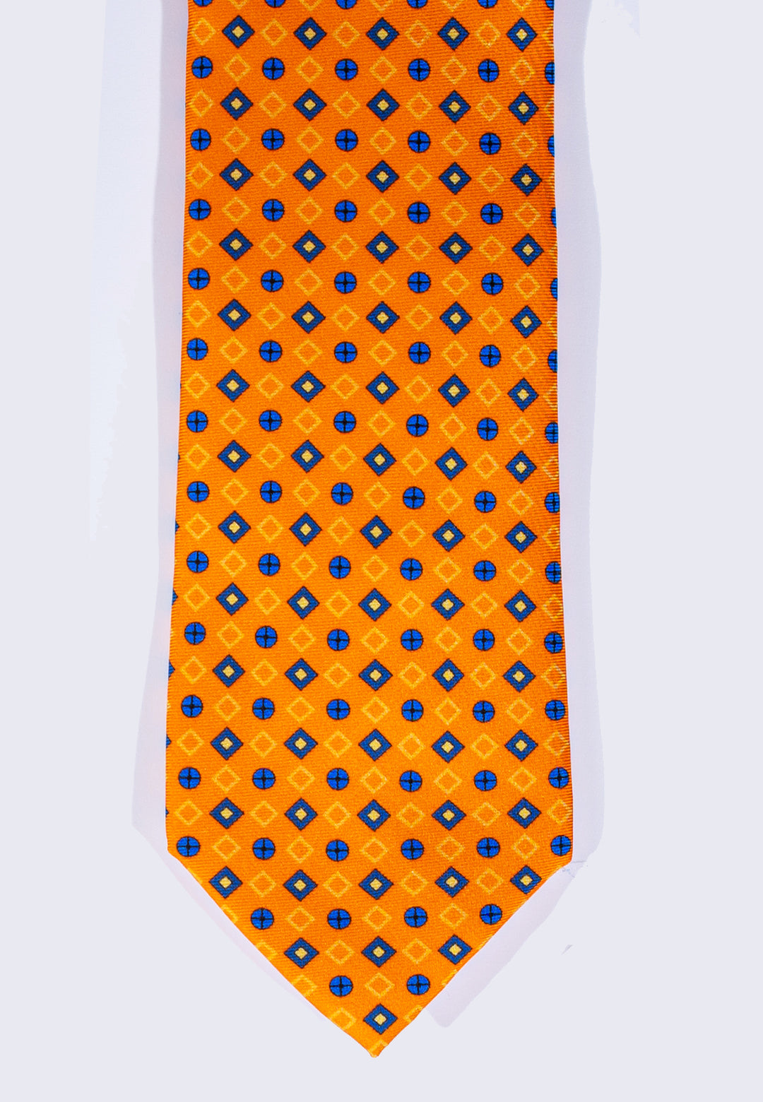 Cravatta uomo arancione con fantasia geometrica blu in pura seta