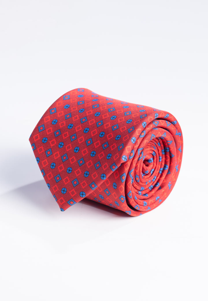Cravatta uomo rossa con fantasia geometrica blu in pura seta