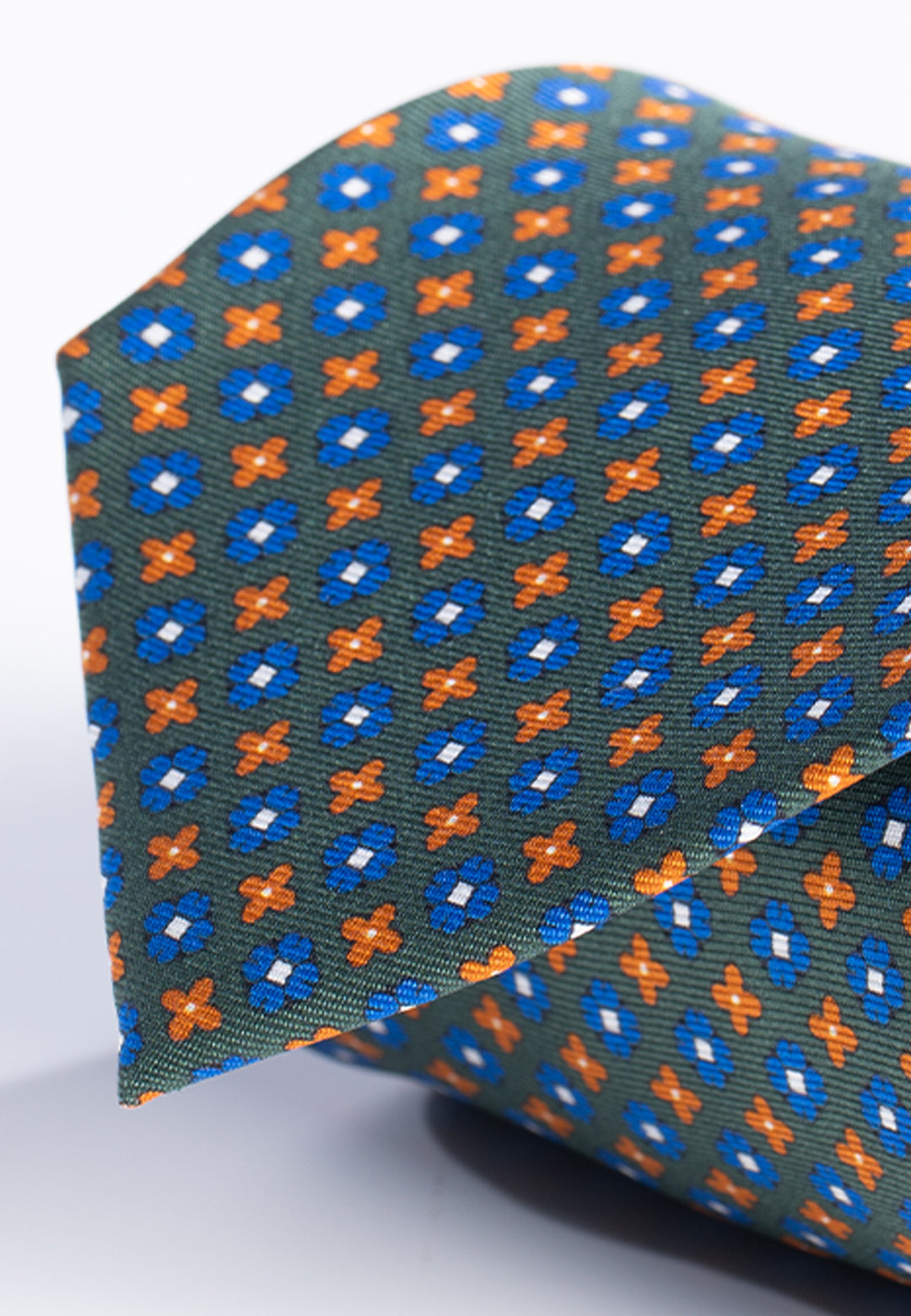 Cravatta uomo verde con microfantasia blu e arancio in pura seta