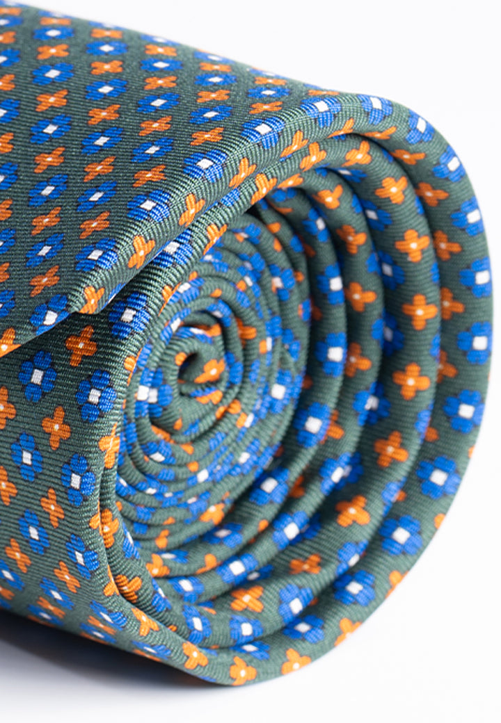 Cravatta uomo verde con microfantasia blu e arancio in pura seta