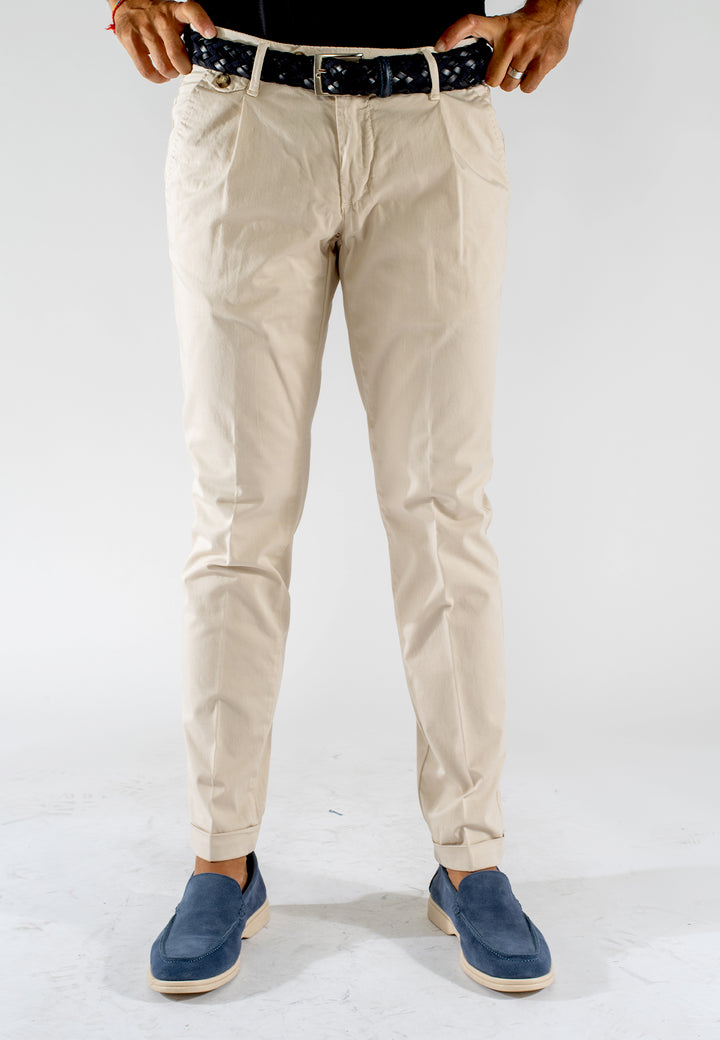 Pantalone uomo in cotone con pince e fondo con risvolto