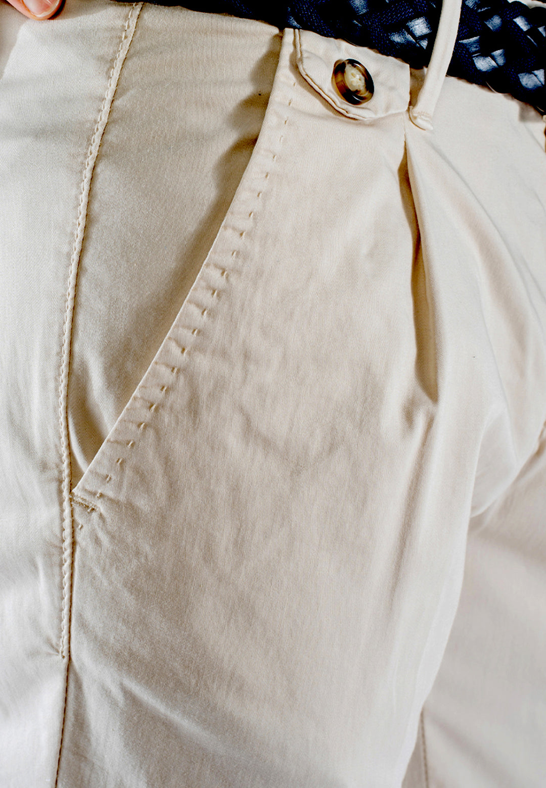 Pantalone uomo in cotone con pince e fondo con risvolto