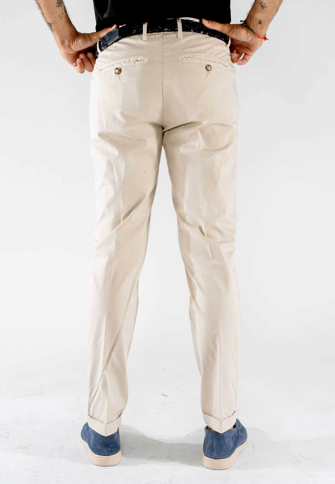 Pantalone uomo in cotone con pince e fondo con risvolto