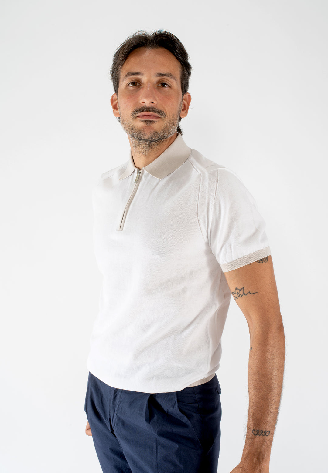 Polo uomo con zip e collo a contrasto