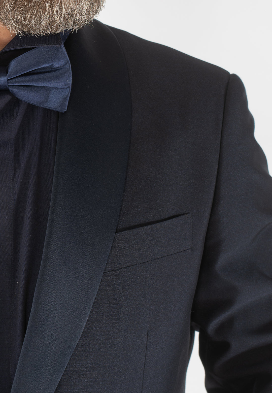 Smoking uomo con collo a scialle, fascia e papillon