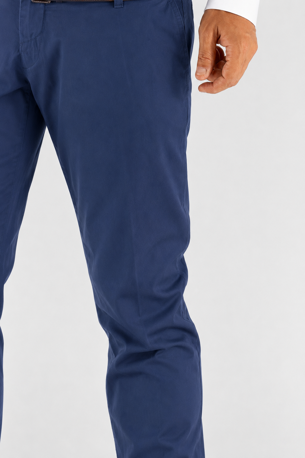Pantalone uomo in cotone con pince e fondo con risvolto