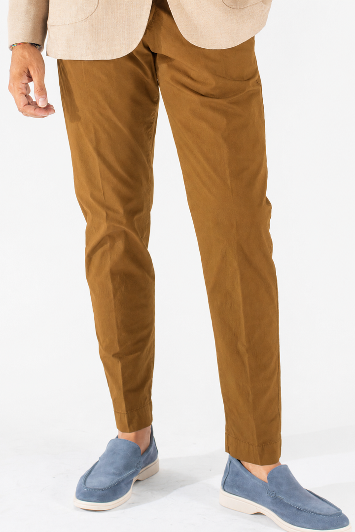 Pantalone uomo in cotone elasticizzato con pince