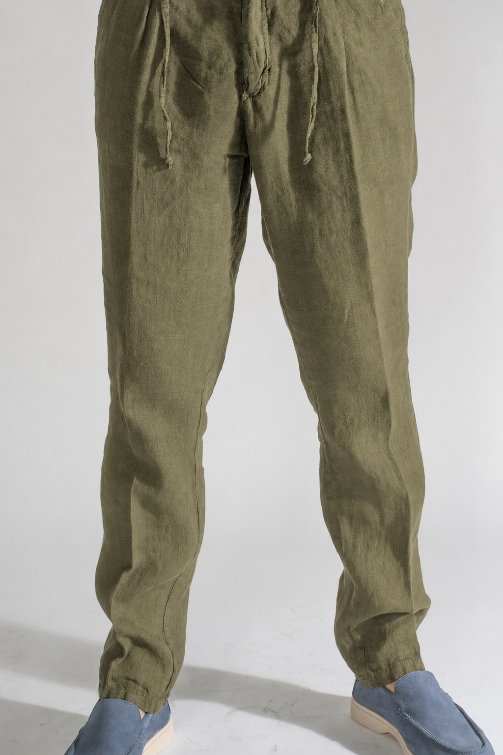 Pantalone uomo in puro lino con pince e coulisse